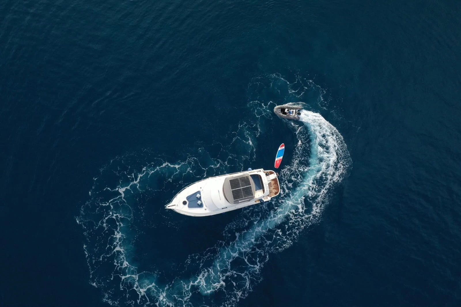 Boreas Göcek Motoryat kiralama 2 kabin 4 kişilik (13)