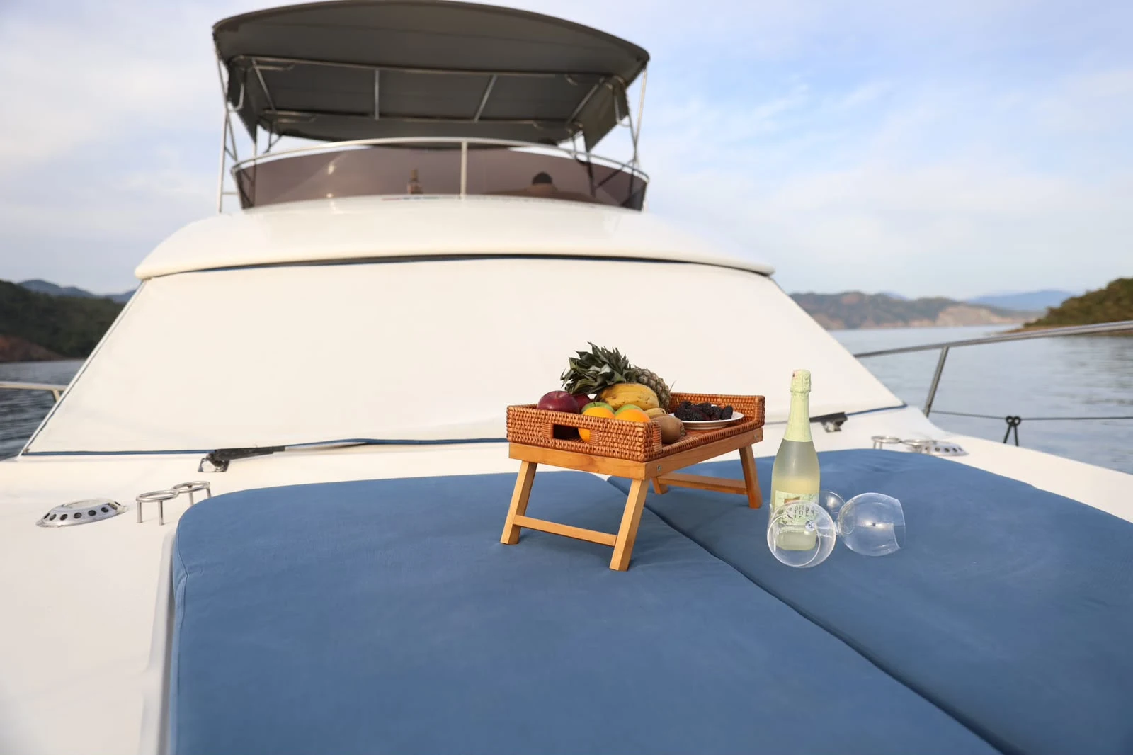Boreas Göcek Motoryat kiralama 2 kabin 4 kişilik (7)