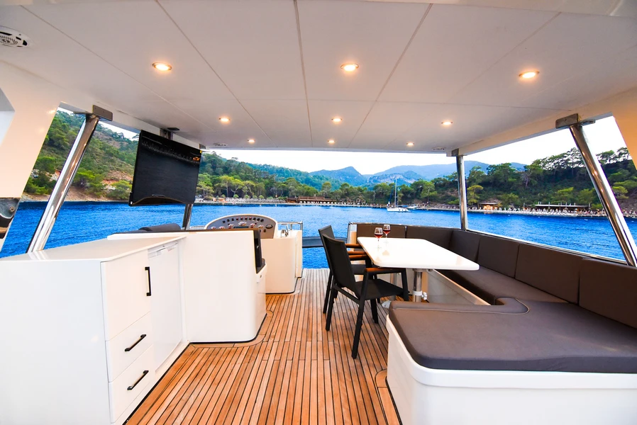 Tulipa Göcek 2 kabin 4 kişi trawler tekne (12)