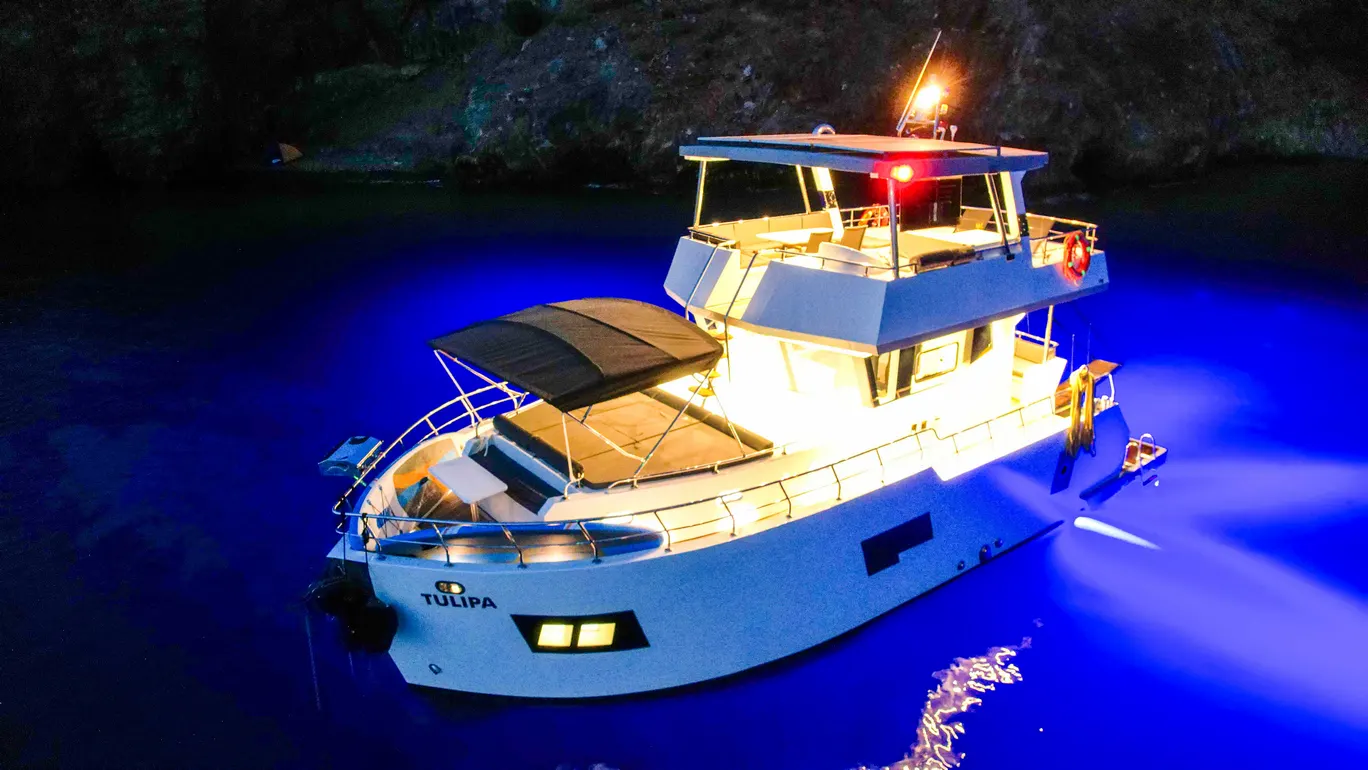 Tulipa Göcek 2 kabin 4 kişi trawler tekne (2)